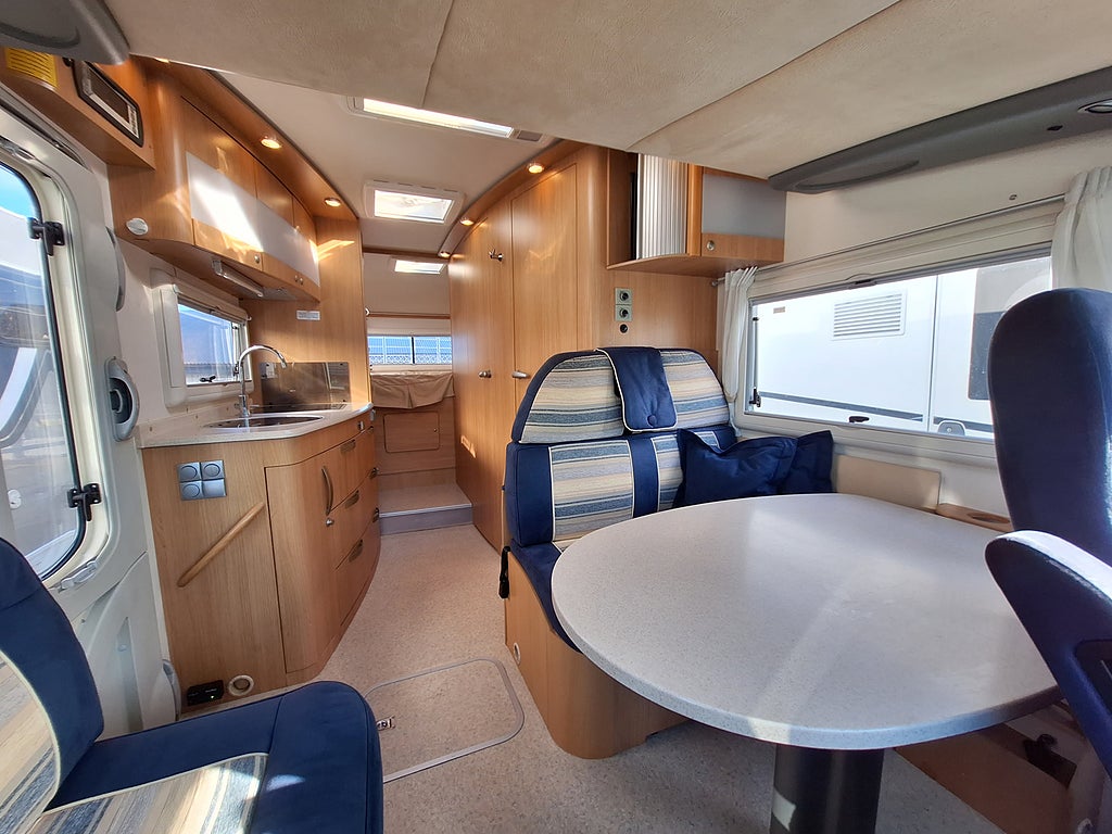 Adria Vision 707 SG Tvärbädd, Solcell
