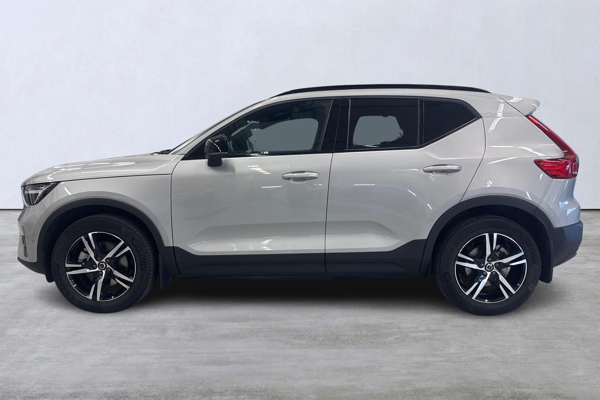 Volvo XC40 B3 FWD Bensin Plus Dark 2025, bild 2/10