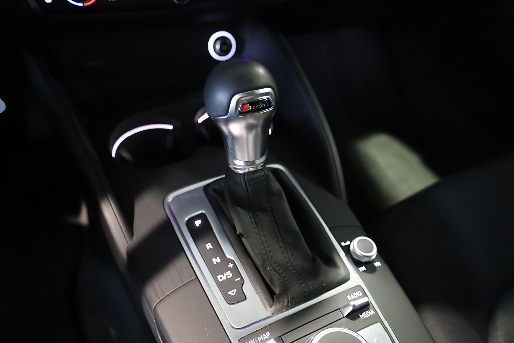 Audi A3 Sportback 35 TFSI S Tronic Proline Navi Blåtand