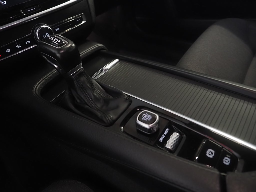 Volvo V90 D4 Geartronic Momentum Advanced Edition Drag Navi VOC 2021
