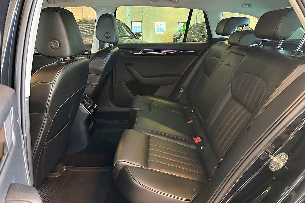 Skoda Superb Kombi 2.0TDI 4x4 Automat L&K Drag Värmare Kamera Navi  miniatyr 17