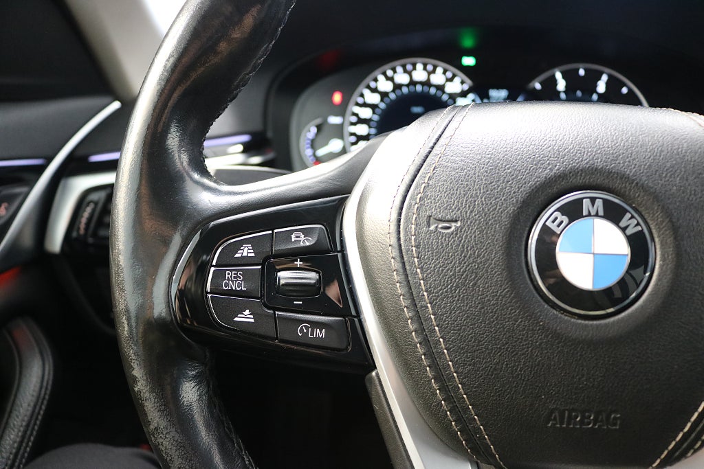 BMW 520d 2018 - miniatyr 16