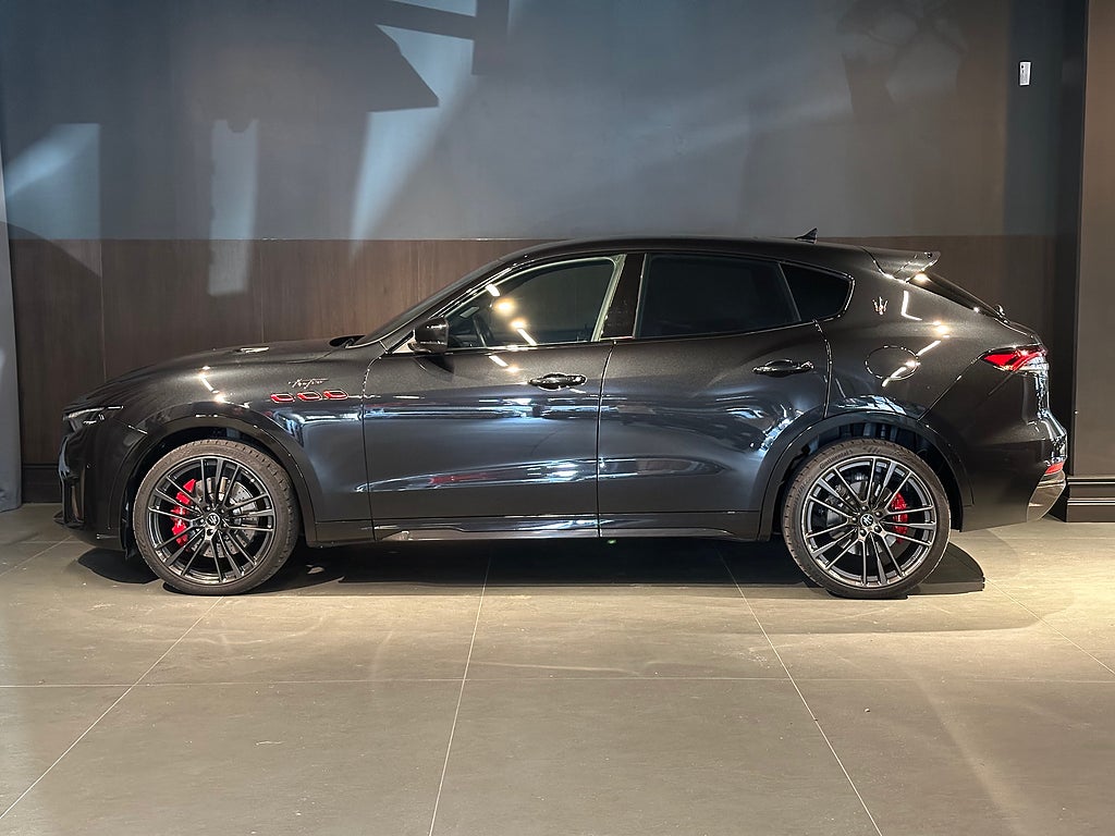 Maserati Levante Trofeo 580 hk, Nyservad, Välutrustad bil