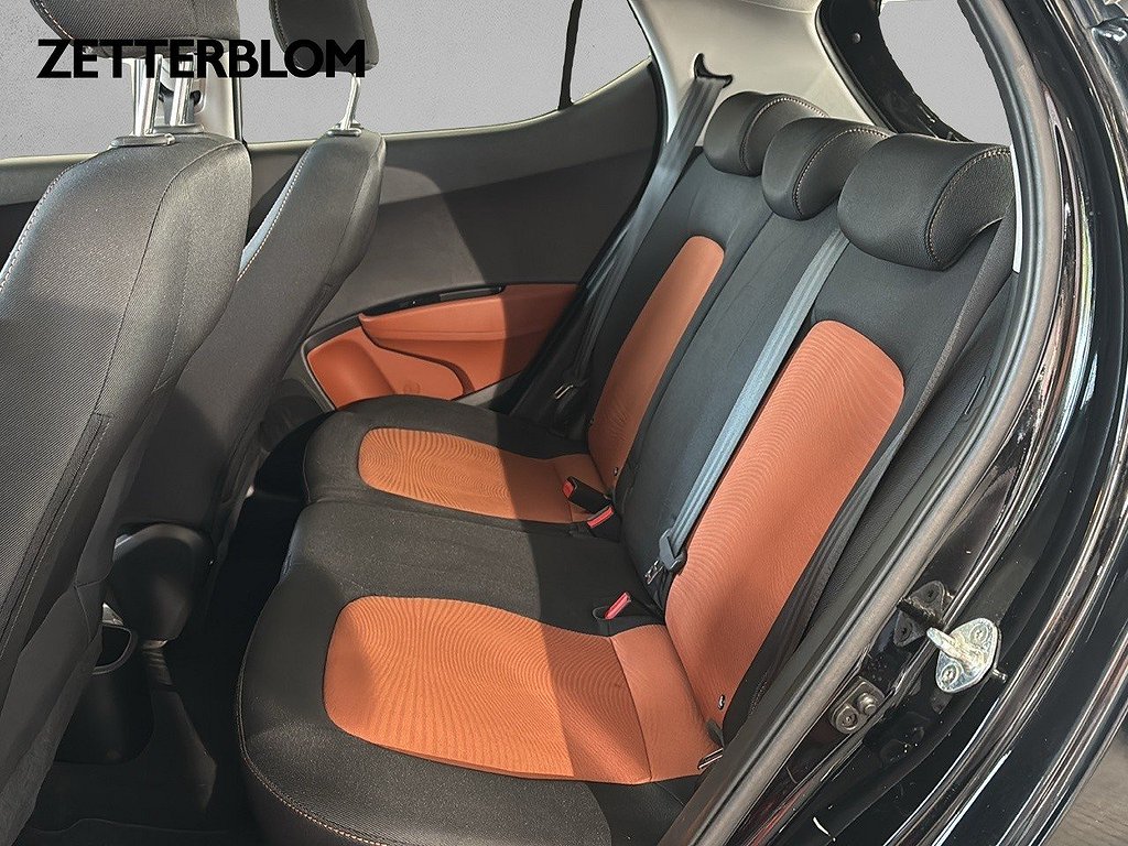 Halvkombi Hyundai i10 9 av 13