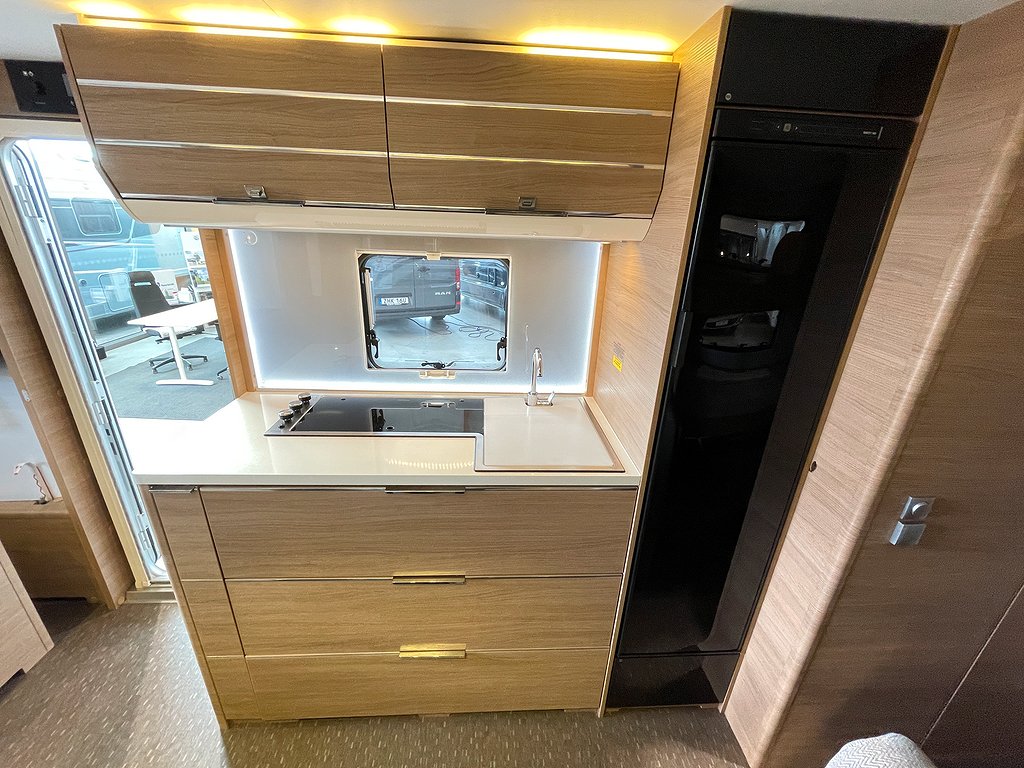 Adria Adora 573 PT / ALDE / Förtält / Solcell / Markis/3-vån - Adria