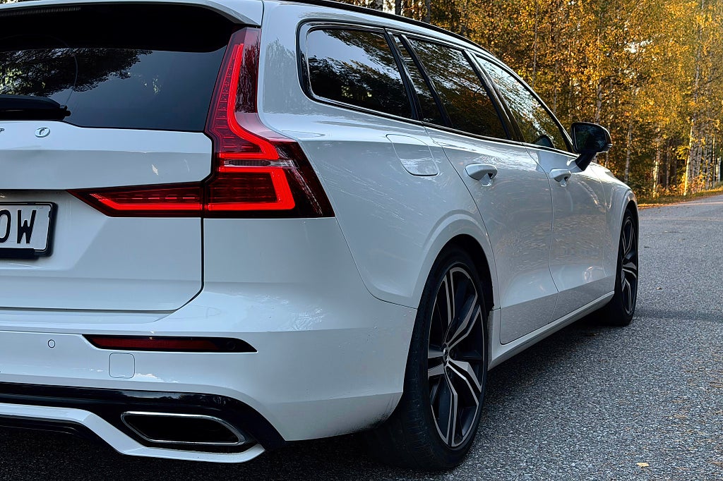 Volvo V60 D4 AWD Geartronic R-Design|Dragkrok|Svart innertak|VoC