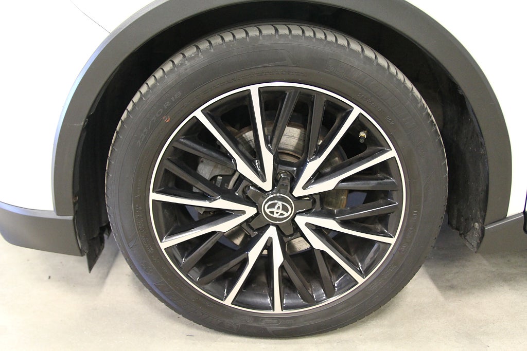 Toyota C-HR Hybrid CVT Nyservad hos Toyota