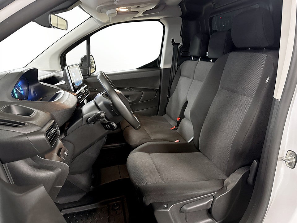Bild på Peugeot e-Partner PRO+ 50kWh 136hk Aut L2 P-SENSORER NAVI