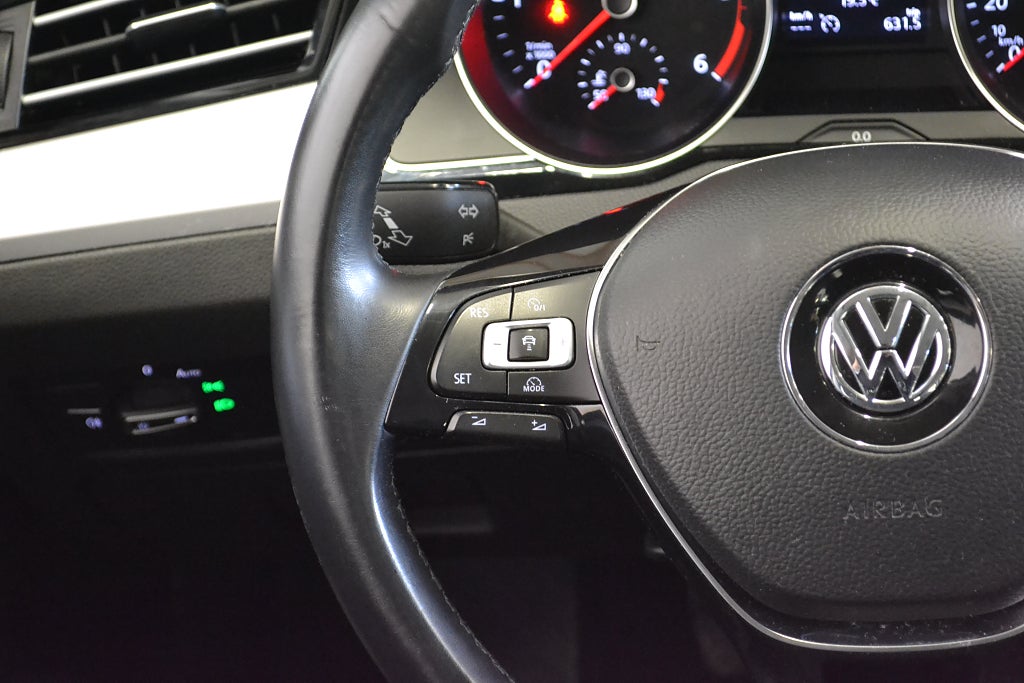 Volkswagen Passat Sportscombi 2.0 TDI 150hk Parkeringsvärmare P-Sensorer 2018