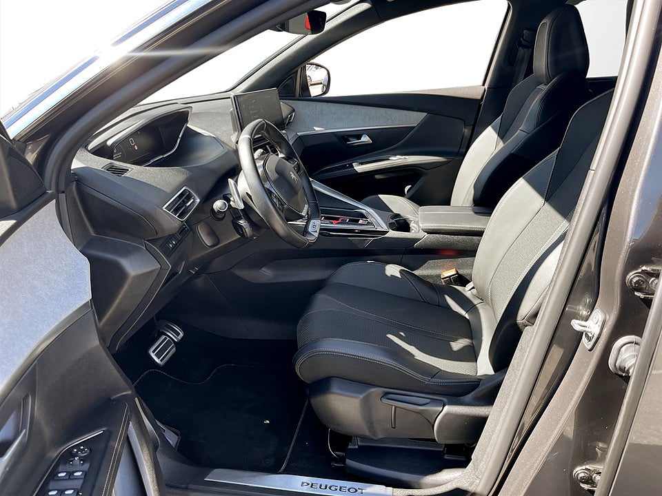 Bild på Peugeot 5008 GT 1.2 PT 130hk Aut 7-SITS B-KAMERA CARPLAY