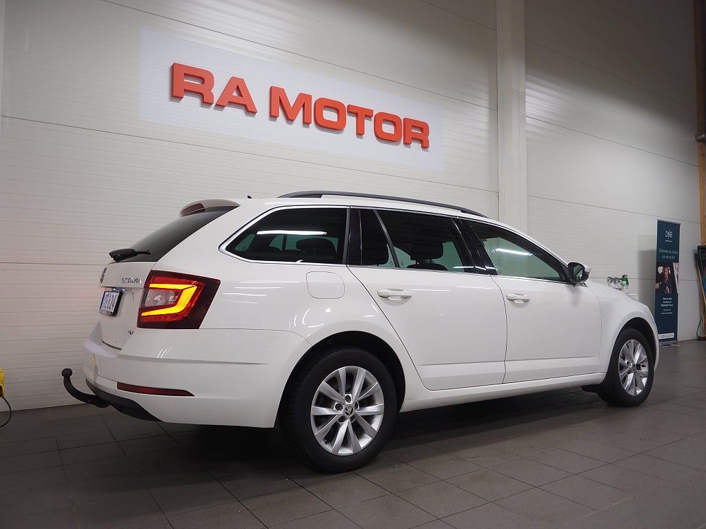 Skoda Octavia Kombi 2.0 TDI 4x4 Ambition D-Värm Dragkrok PDC 2018