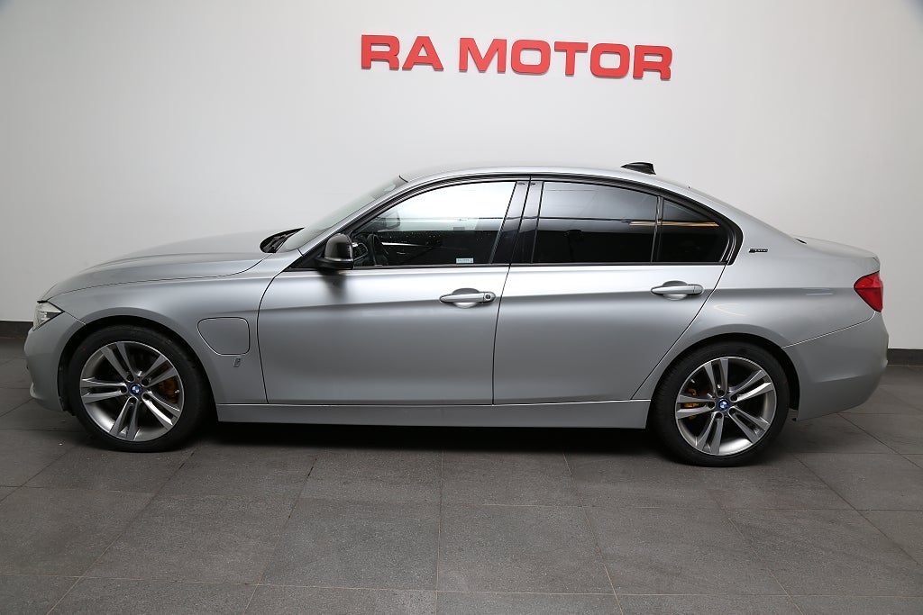 BMW 330e Sport line Sedan 252hk | Navi | Hi-Fi | P-Sen | BT | 2018
