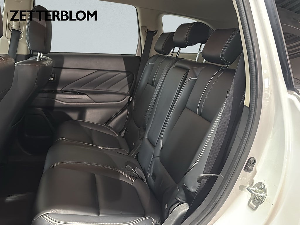SUV Mitsubishi Outlander 10 av 18