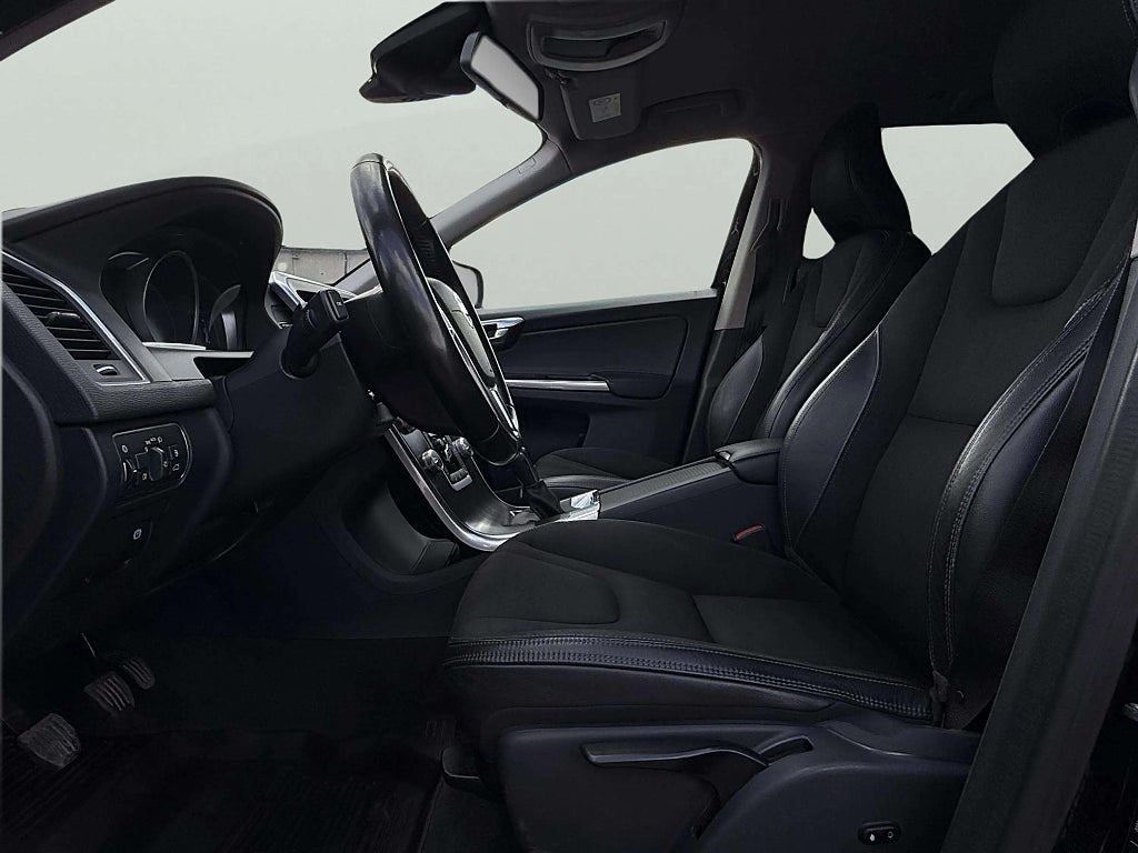 Volvo XC60 D4 Momentum Business Edition 2 Ägare - miniatyr 10