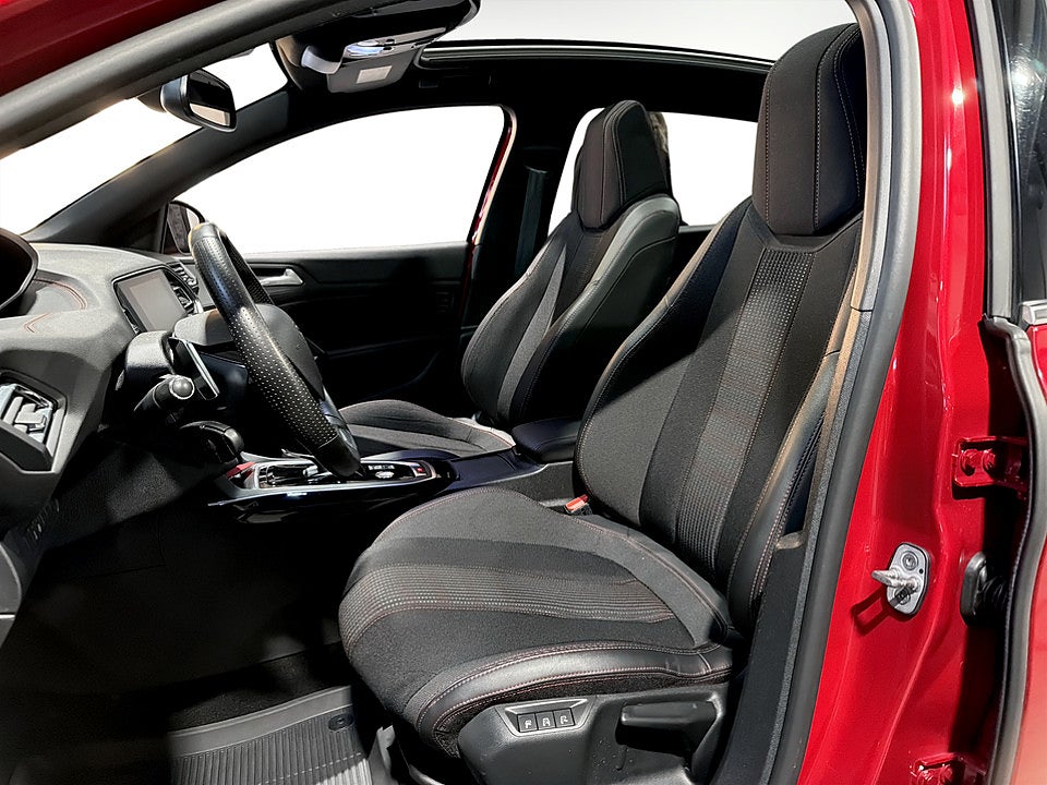 Bild på Peugeot 308 5D GT-Line 1.2 PT 130hk Aut PANO P-SENSORER