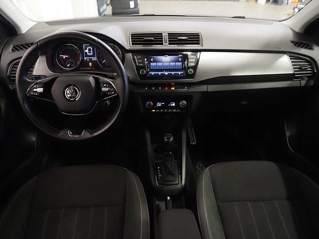 Skoda Fabia 1.0 TSI Style 95hk Motorvärmare Carplay P-Sensorer 2021