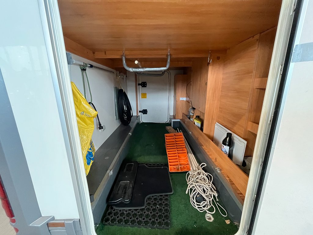 Adria Coral 670 SL /B-körkort/Solcell/Långbädd/Garage - Adria