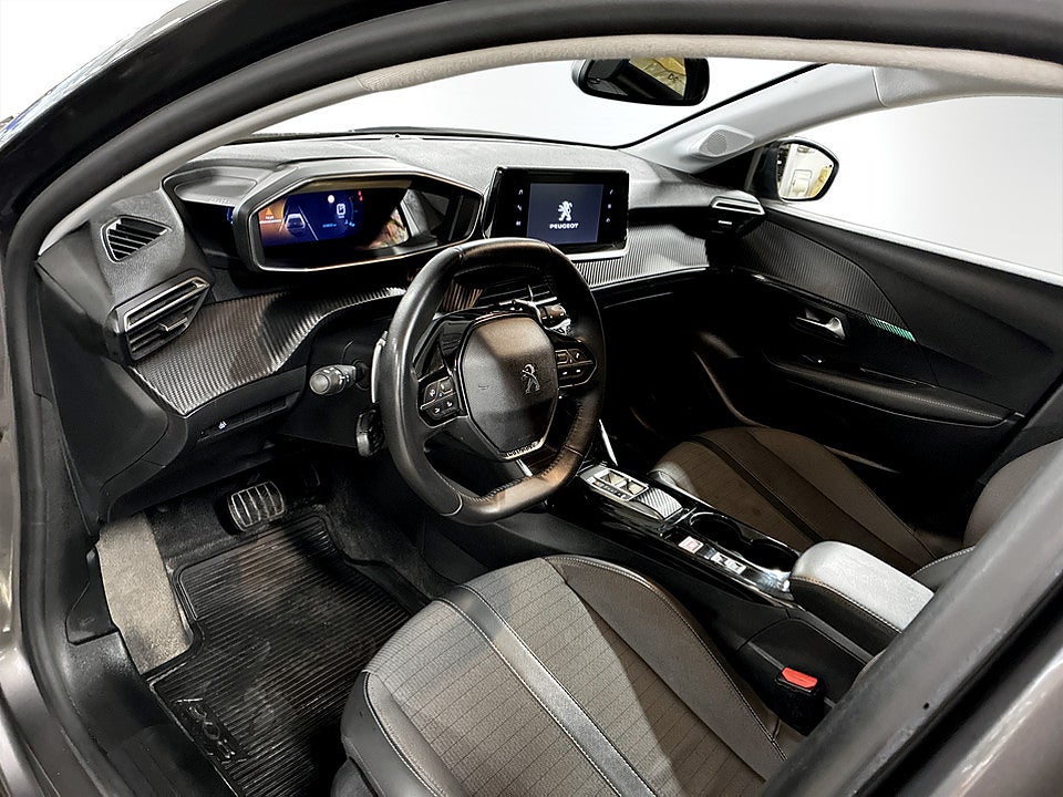 Bild på Peugeot 208 Allure 1.2 PT 100hk Aut  B-KAMERA CARPLAY
