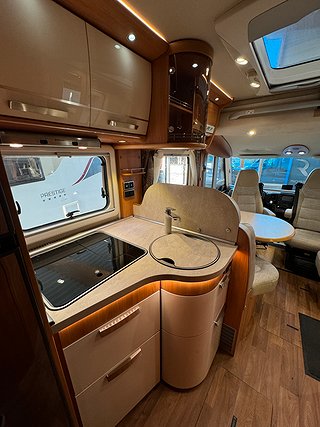 Husbil-integrerad Hymer B588 Bianco Line 150HK Aut 14 av 20