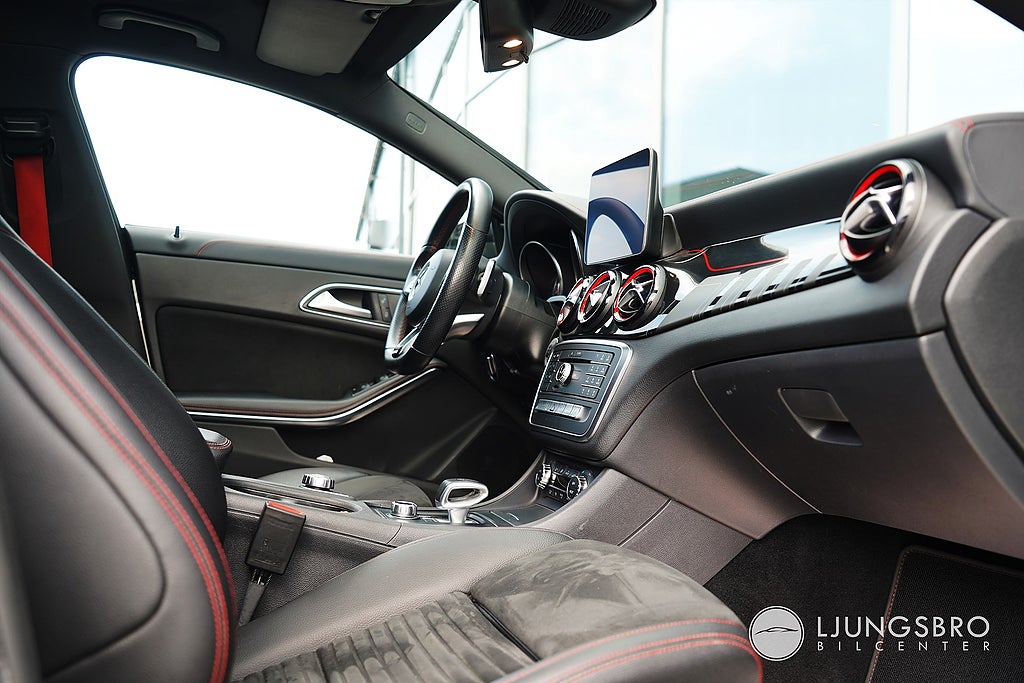 Mercedes-Benz CLA45 2018 - miniatyr 15