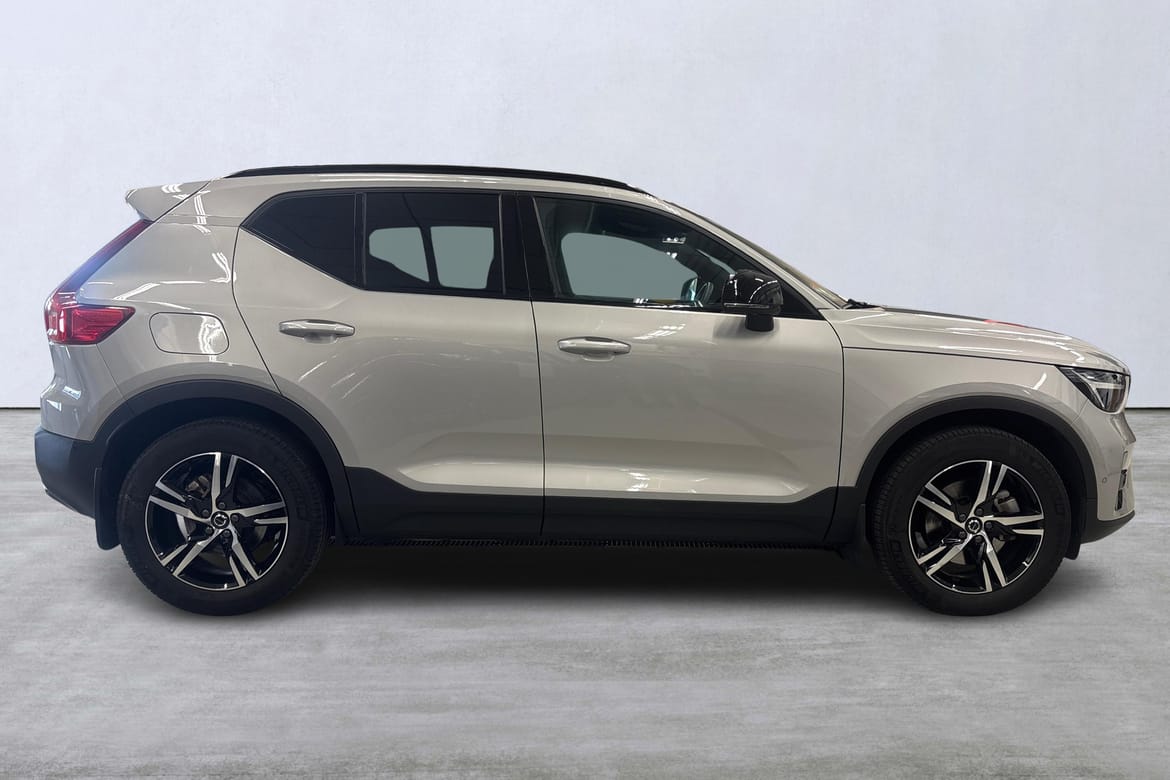 Volvo XC40 B3 FWD Bensin Plus Dark 2025, bild 3/10