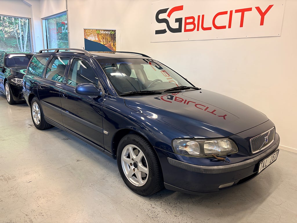 Volvo V70 2.4  170HK   AUTOMAT  DRAGKROK   TELEFON   0% Ränta  