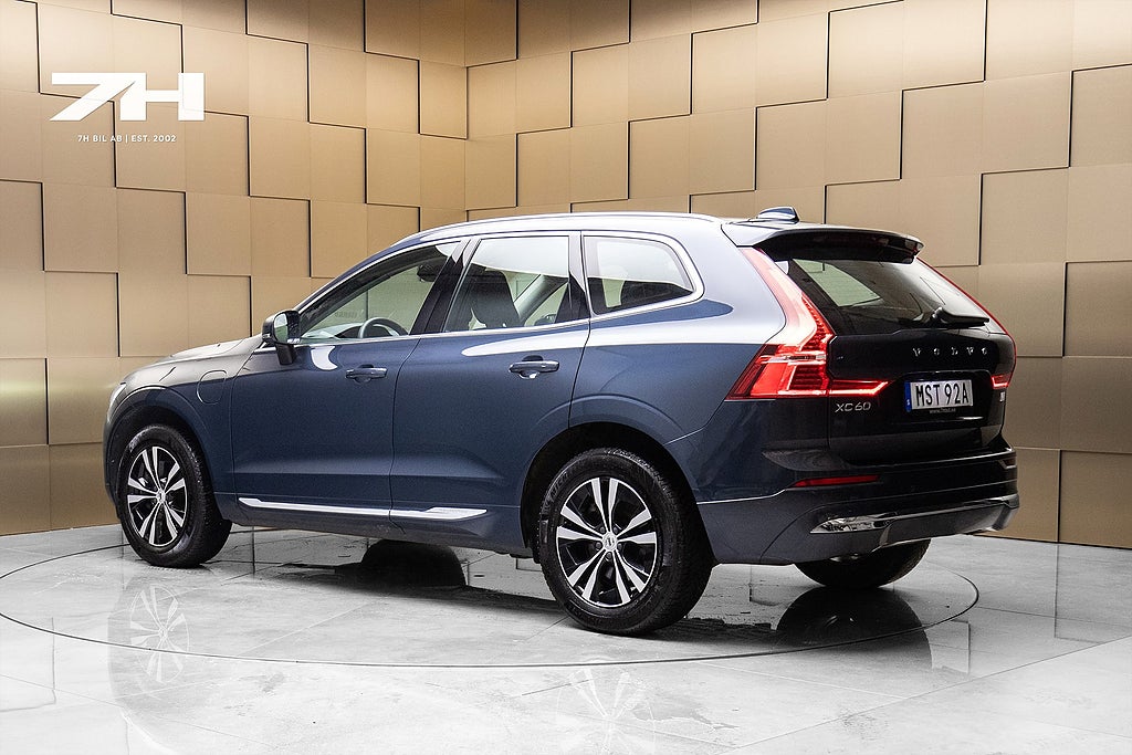 Volvo XC60 Recharge T6 AWD Core Pano Drag Pilot Assist Kamera