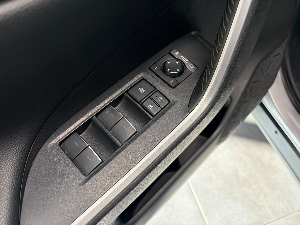 Toyota RAV4 2021 - miniatyr 15