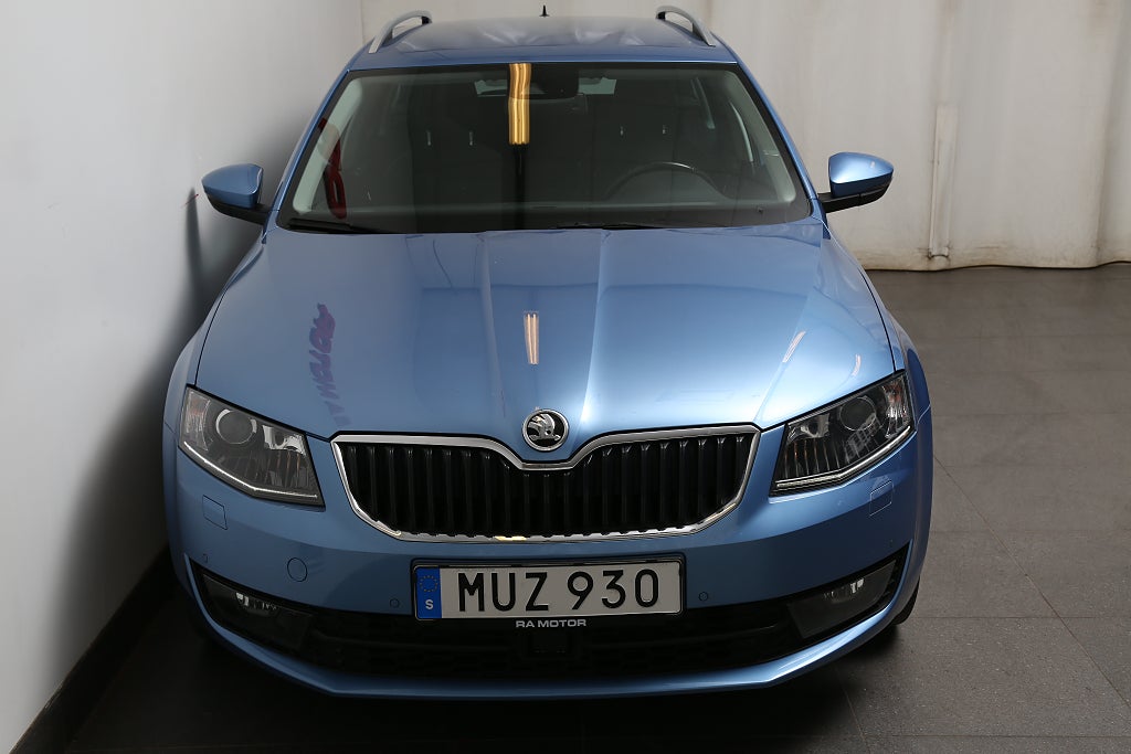 Skoda Octavia 2,0 TDI 4x4 Style Kombi Värmare Dragkrok