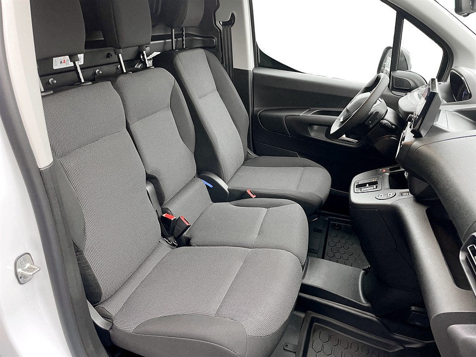 Bild på Peugeot Partner Plus 130hk AT8 L2 - DEMO