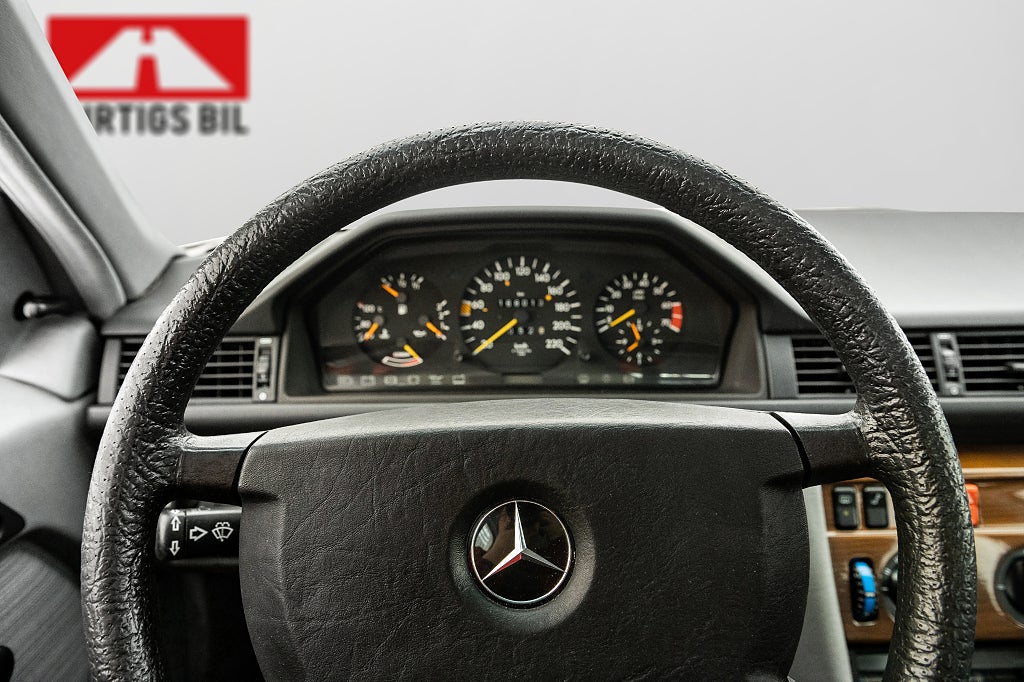 Mercedes-Benz 230 1989 - miniatyr 10