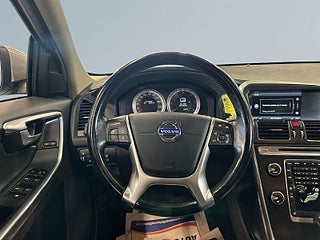 Volvo XC60 D3 Summum SoV-hjul/Panorama/Dvärmare/Dragkrok/Skinn – bild 9