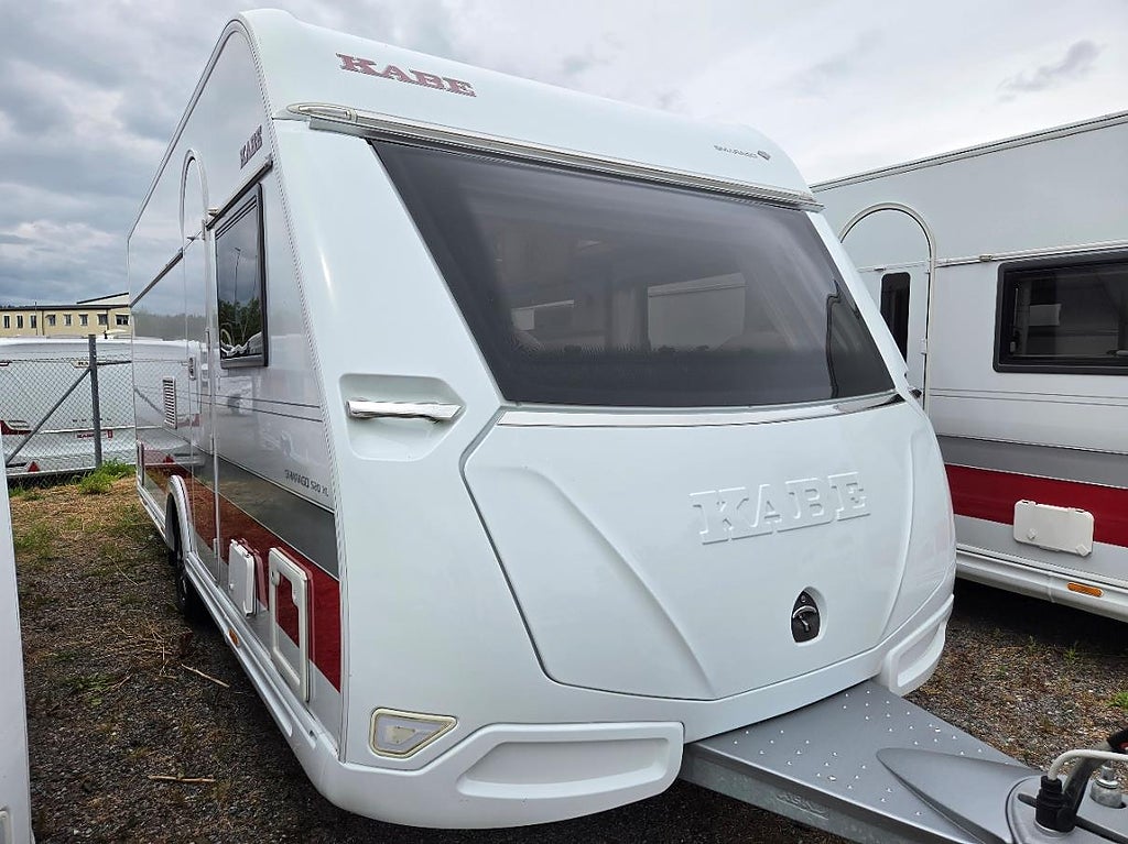 Kabe SMARAGD 520 XL Dubbelbädd Smal resevagn