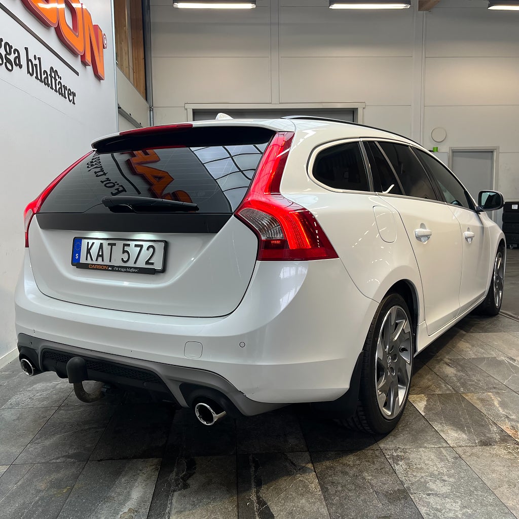 Volvo V60 D4 AWD R-Design Värmare Glastaklucka Drag Kamrem bytt!
