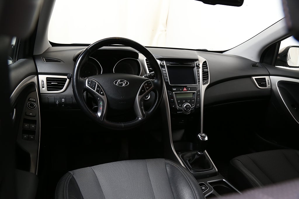 Hyundai i30 1,6 GDI 135hk Premium Kombi Kamera Keyless Navi Drag 2017