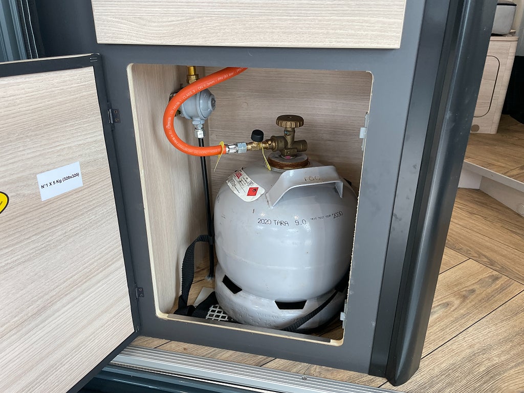 CHALLENGER F&S Edition / Solcell / Webasto / Litium / 5 bältad / Pop-Up - CHALLENGER