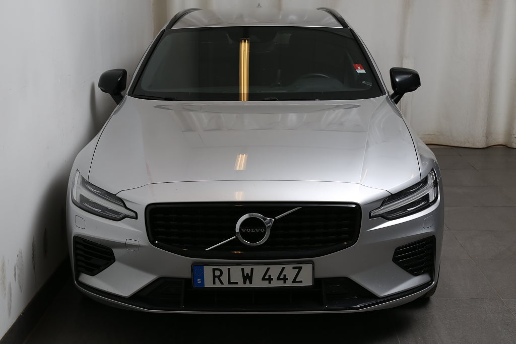 Volvo V60 Recharge T6 AWD 340hk R-Design |Navi|Kamera|Voc|