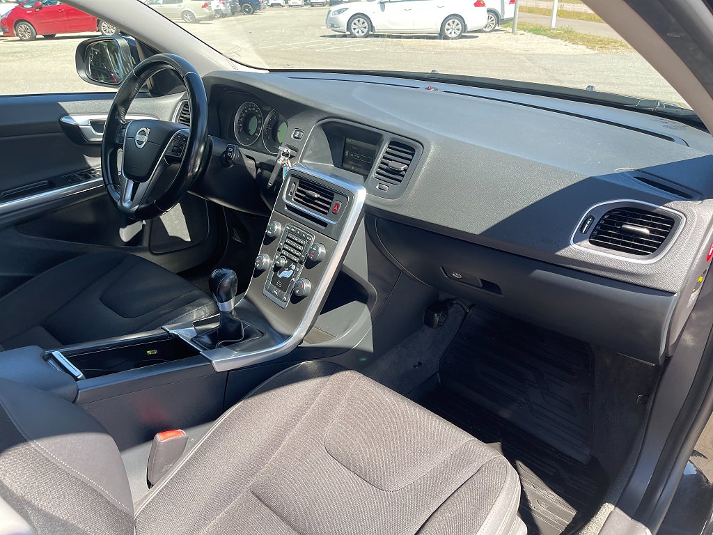 Volvo V60 DRIVe Momentum Dragkrok