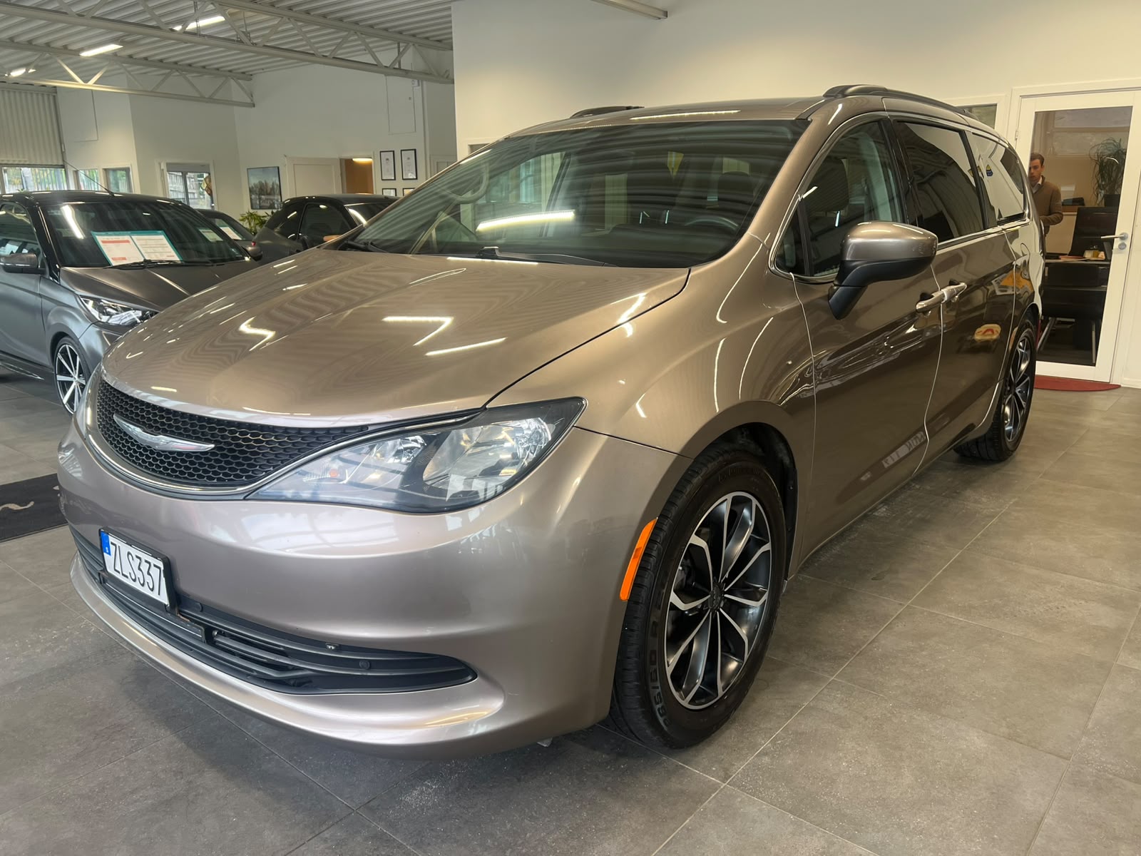 Chrysler Pacifica 3.6 V6 7 Sits 2017, bild 3/10