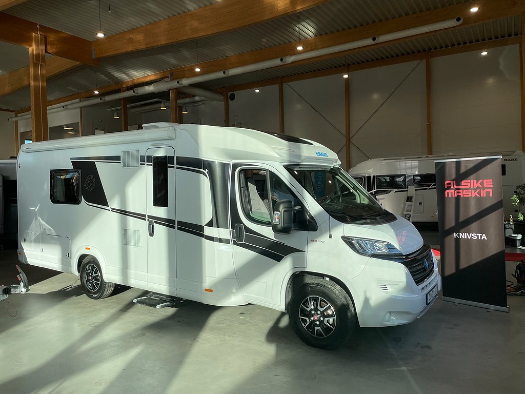 Sky TI 700 MEB - Knaus Sky TI 700 MEB /Hyd-stöd/AC bodel/Solcell/Badrum bak