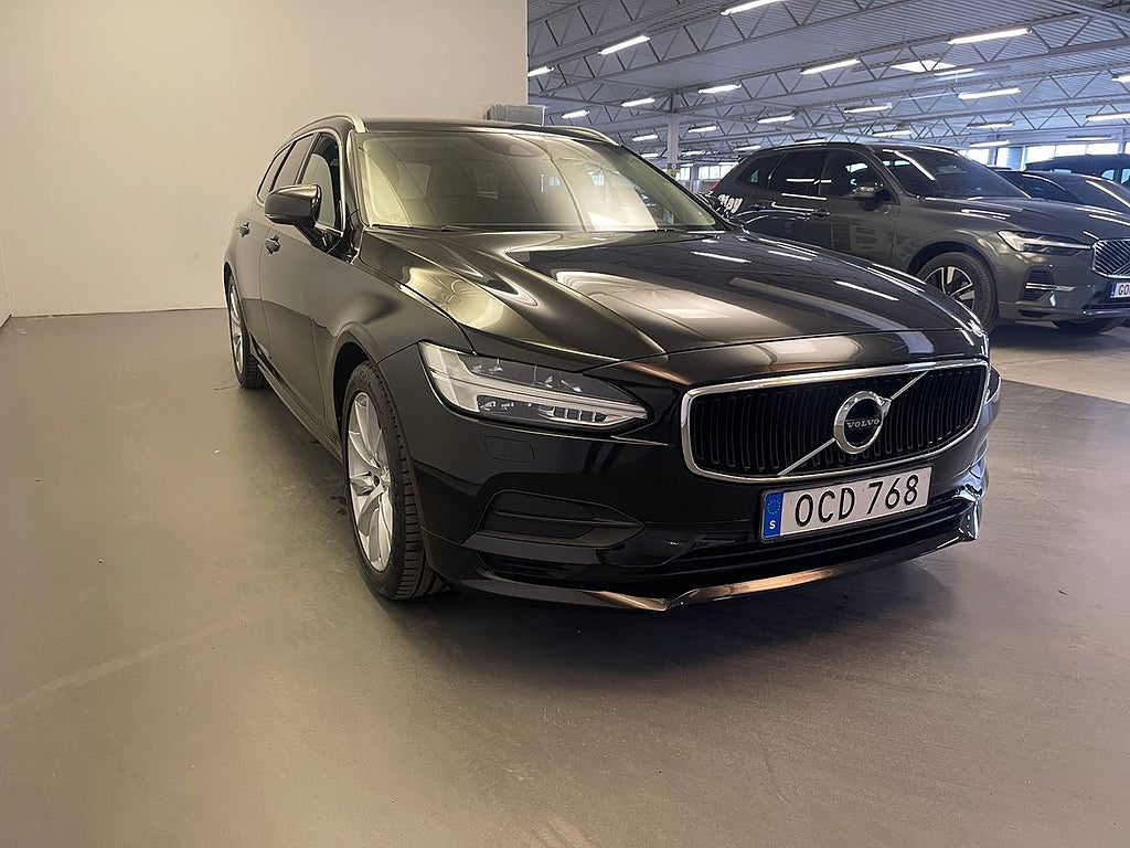 Volvo V90 D4 Momentum SE / Parkeringssensor bak / Rattvär...