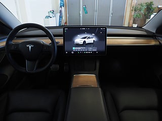 Sedan Tesla Model 3 12 av 21