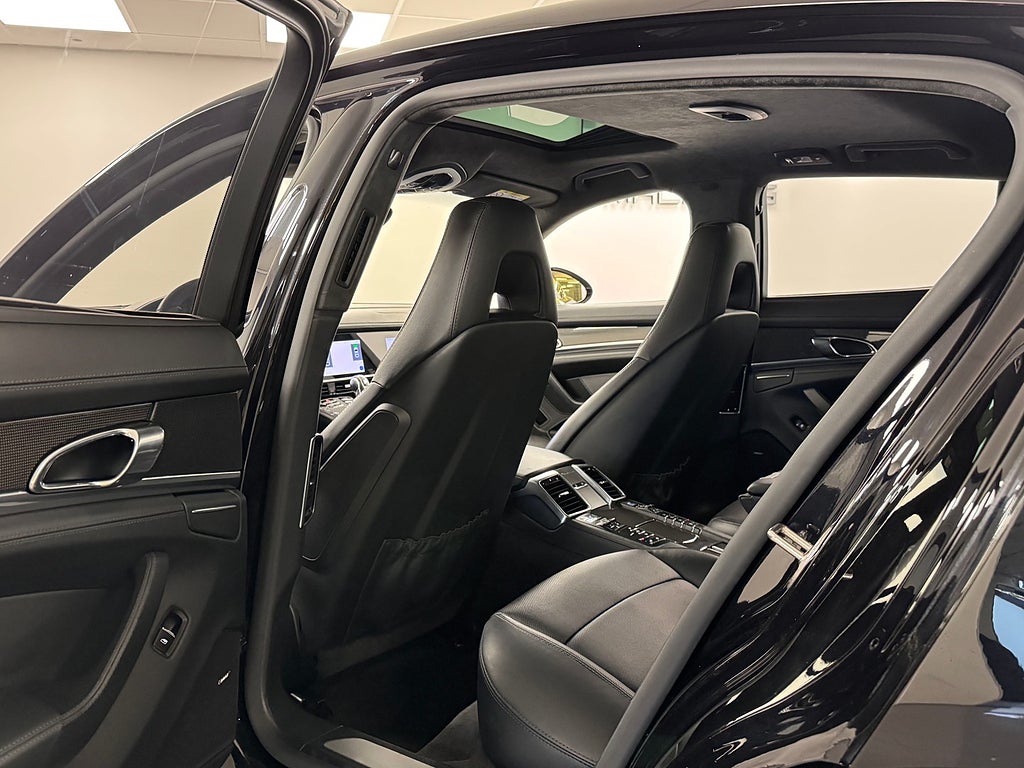 Porsche Panamera 4.8 V8 GTS PDK 4WD Lågmil 1-Ägare 440HK BOSE bild 18