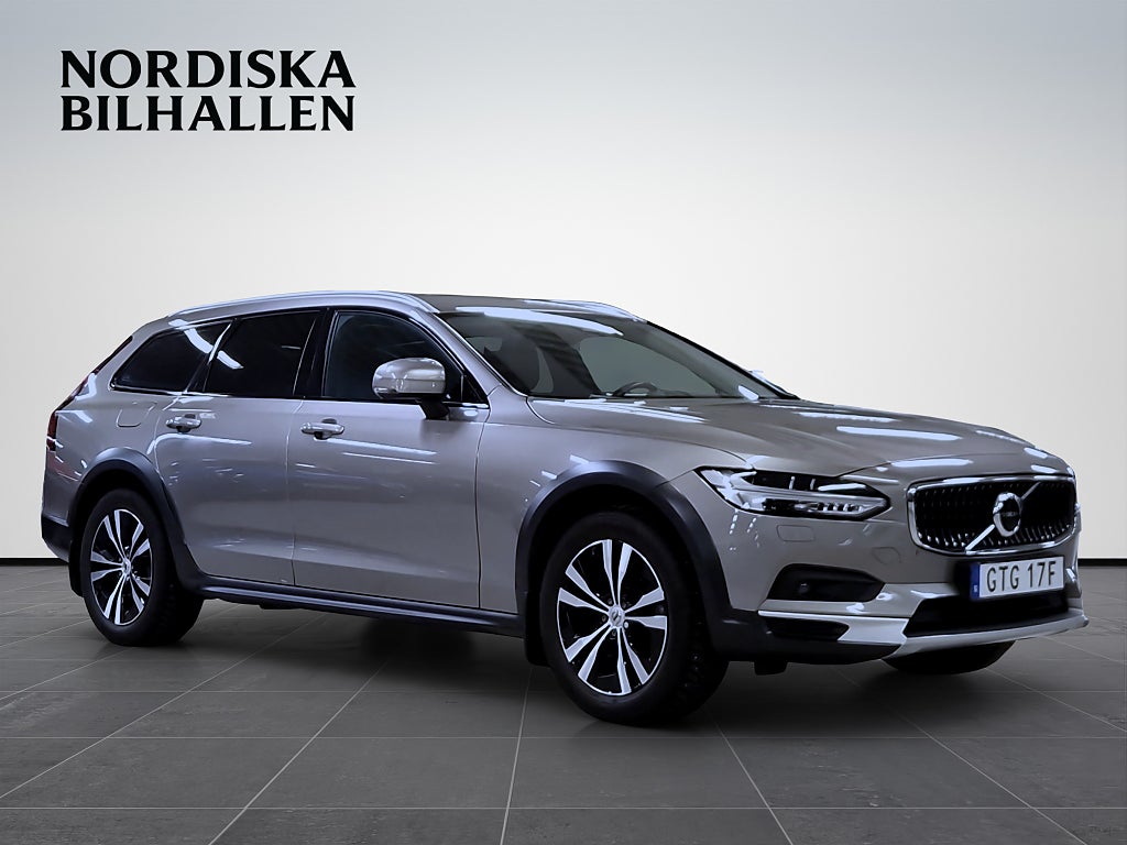 Volvo V90 Cross Country B4 AWD Geartronic Momentum Euro 6 Dragkrok Värmare GPS