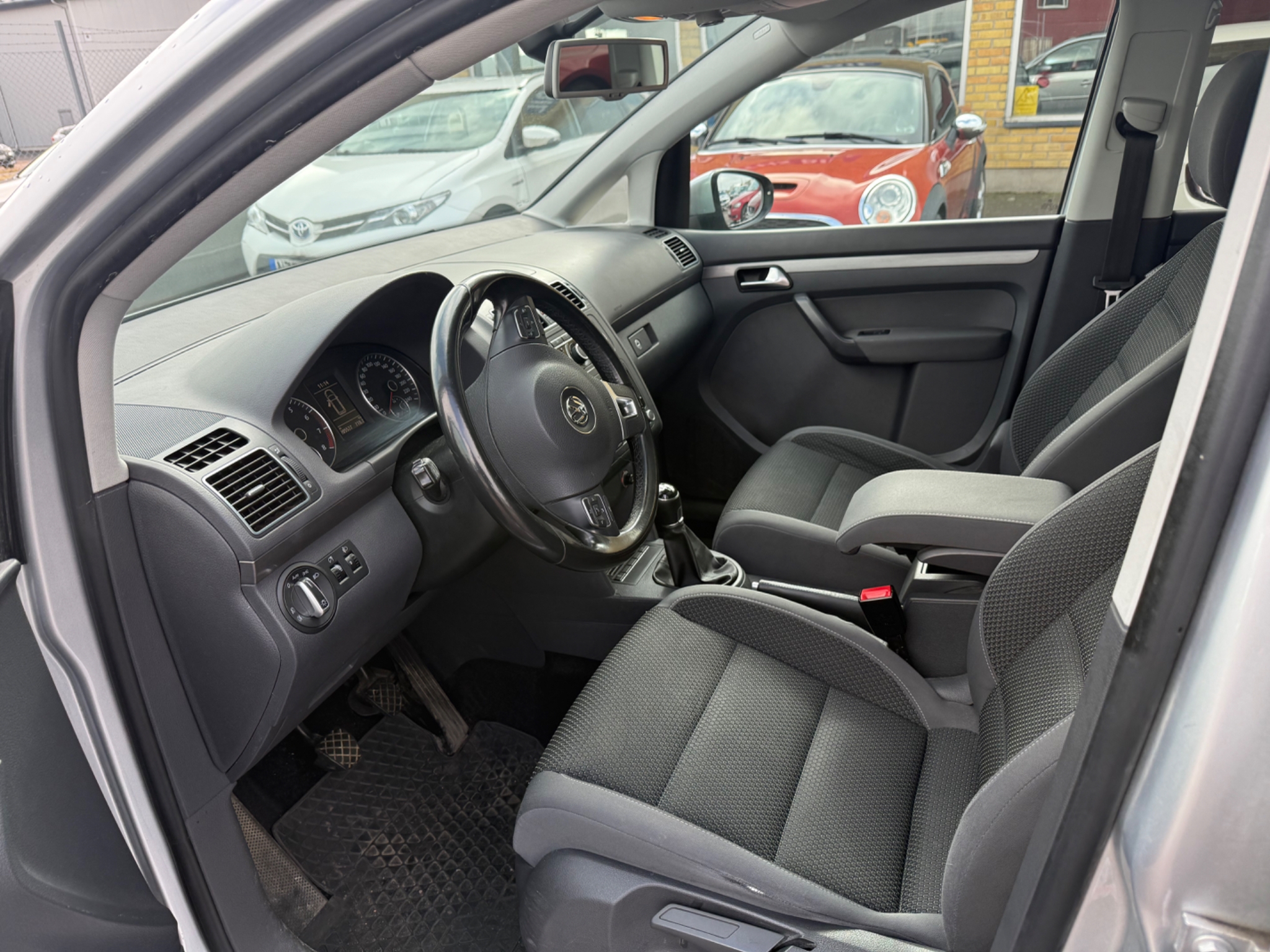Volkswagen Touran 2013, photo 6/41
