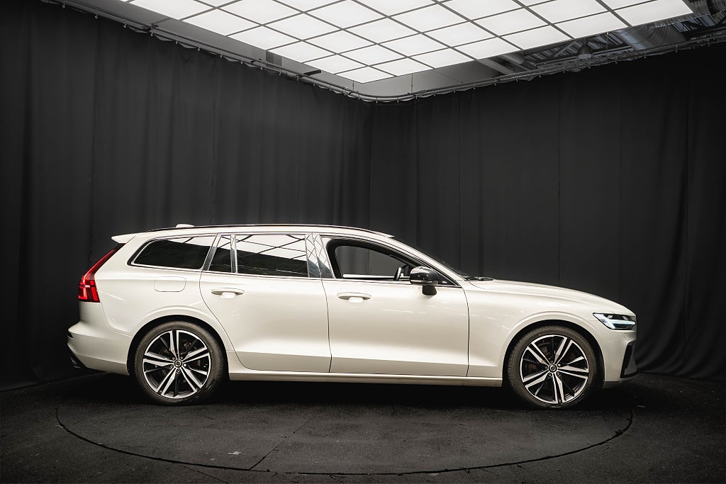 Volvo V60 T6 AWD R-Design PANO DRAG H/K HUD 95%SoH 1-ÄGARE MOMS