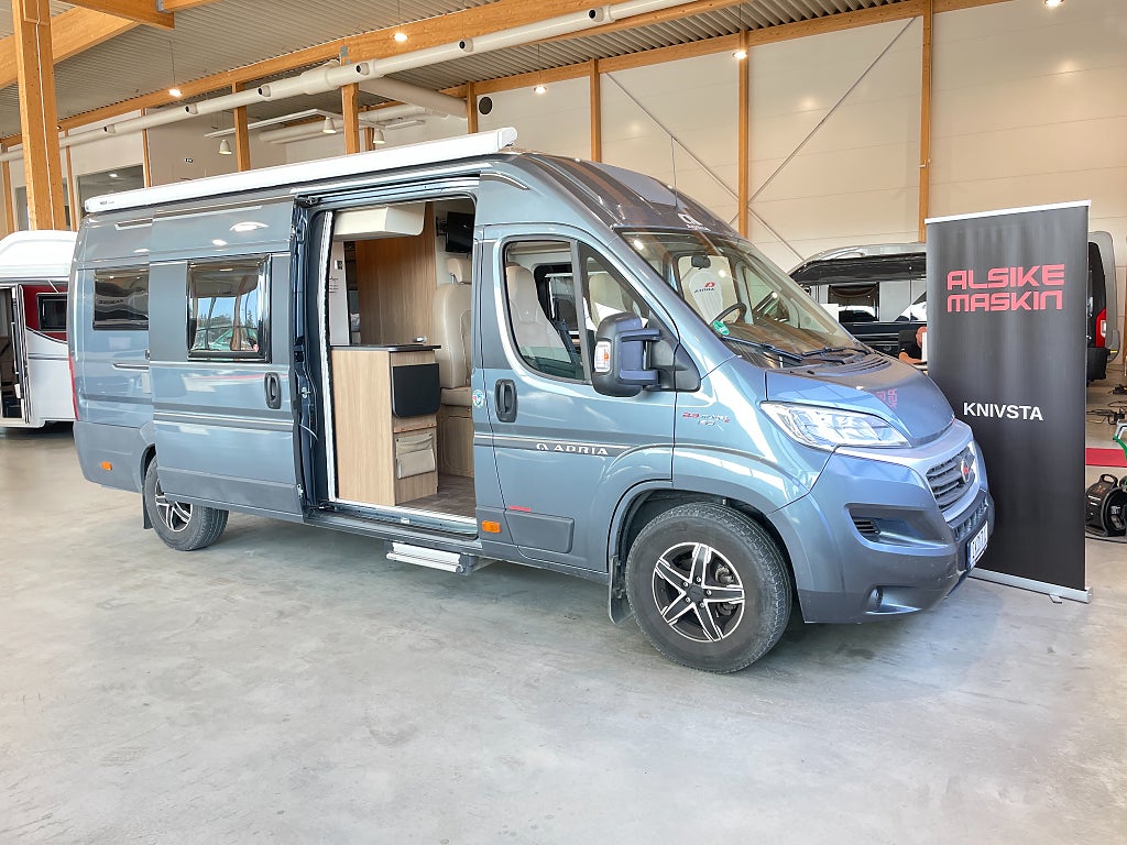Adria Twin 640 SL / B-kort / Solcell / Cykelställ / Automat / Långbädd