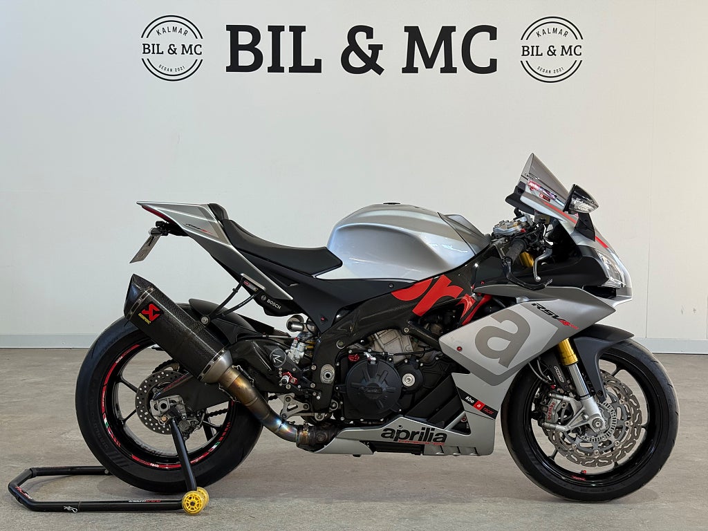 Aprilia RSV4 1000 RR 1.0 låga mil Akrapovic 0kr instas 