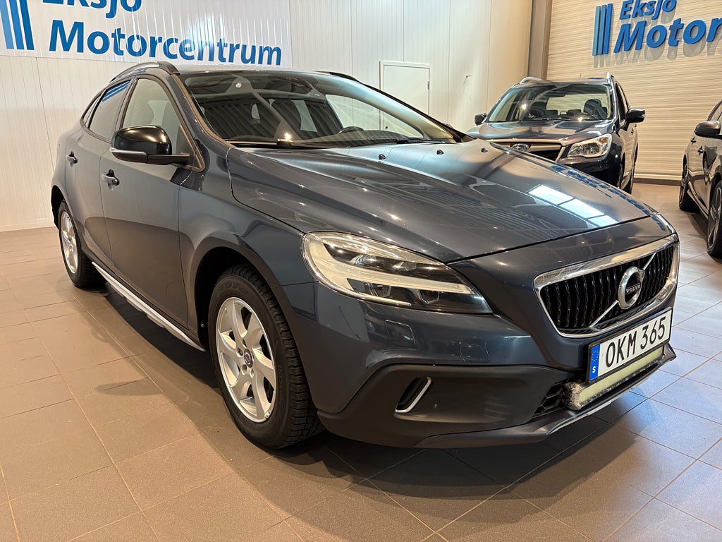 Volvo V40 Cross Country D2 Momentum *Sov-Hjul, Drag*