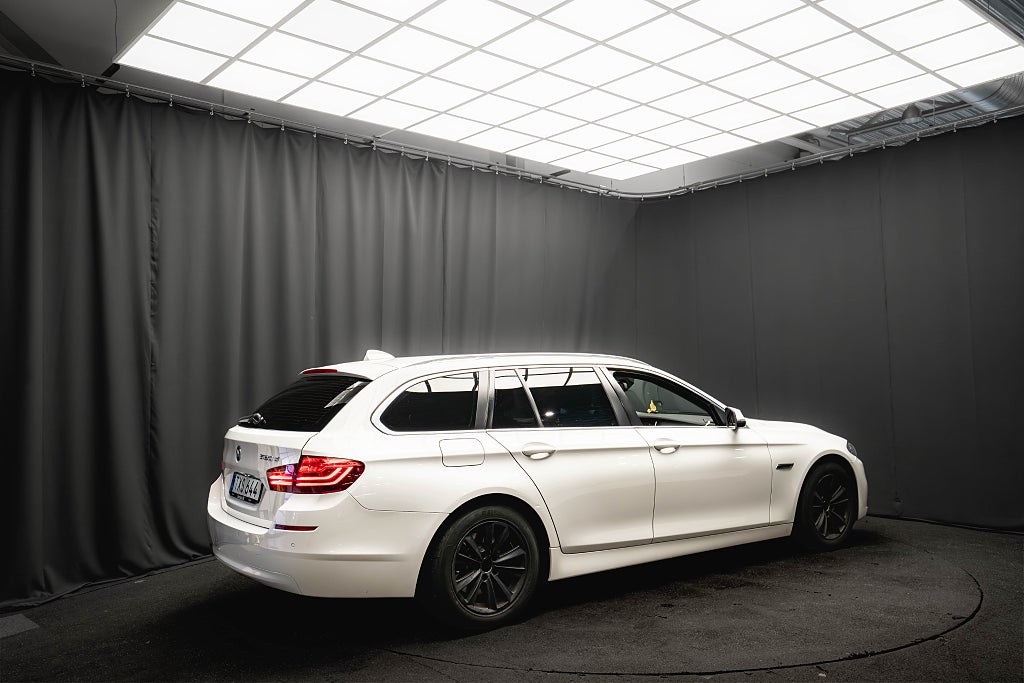 BMW 520d Touring RATTVÄRME P-SENSORER 190hk